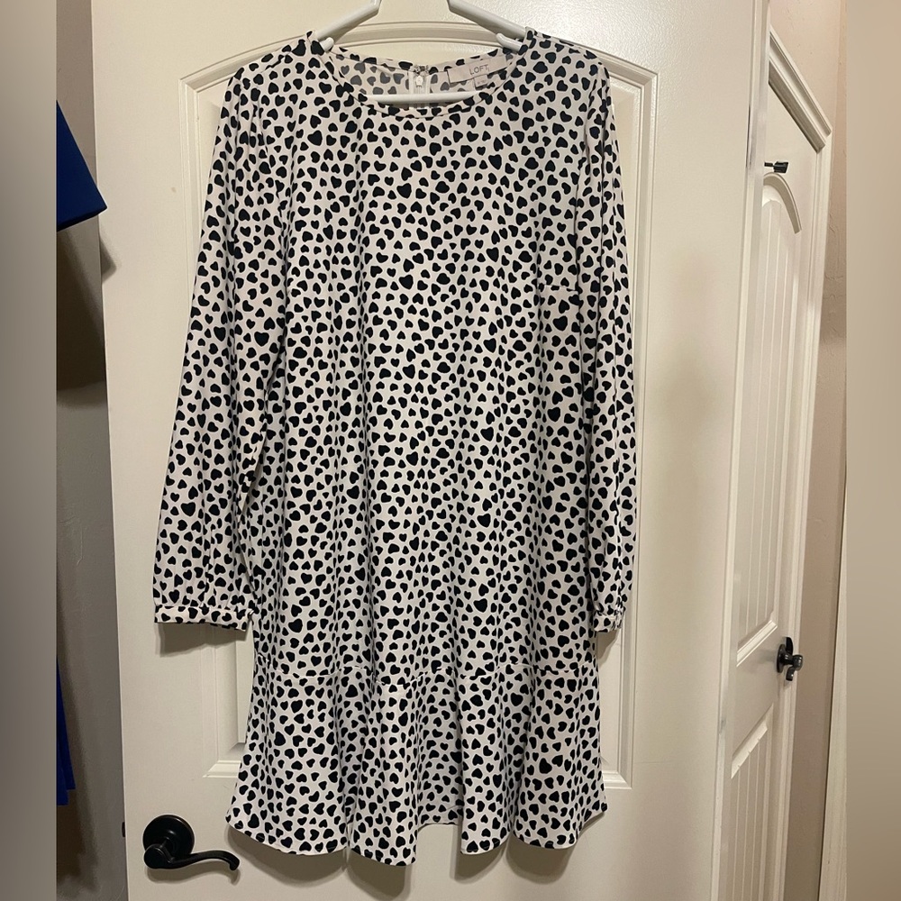 LOFT dress with hearts. Ruffle on the bottom. Size XL excellent condition.
